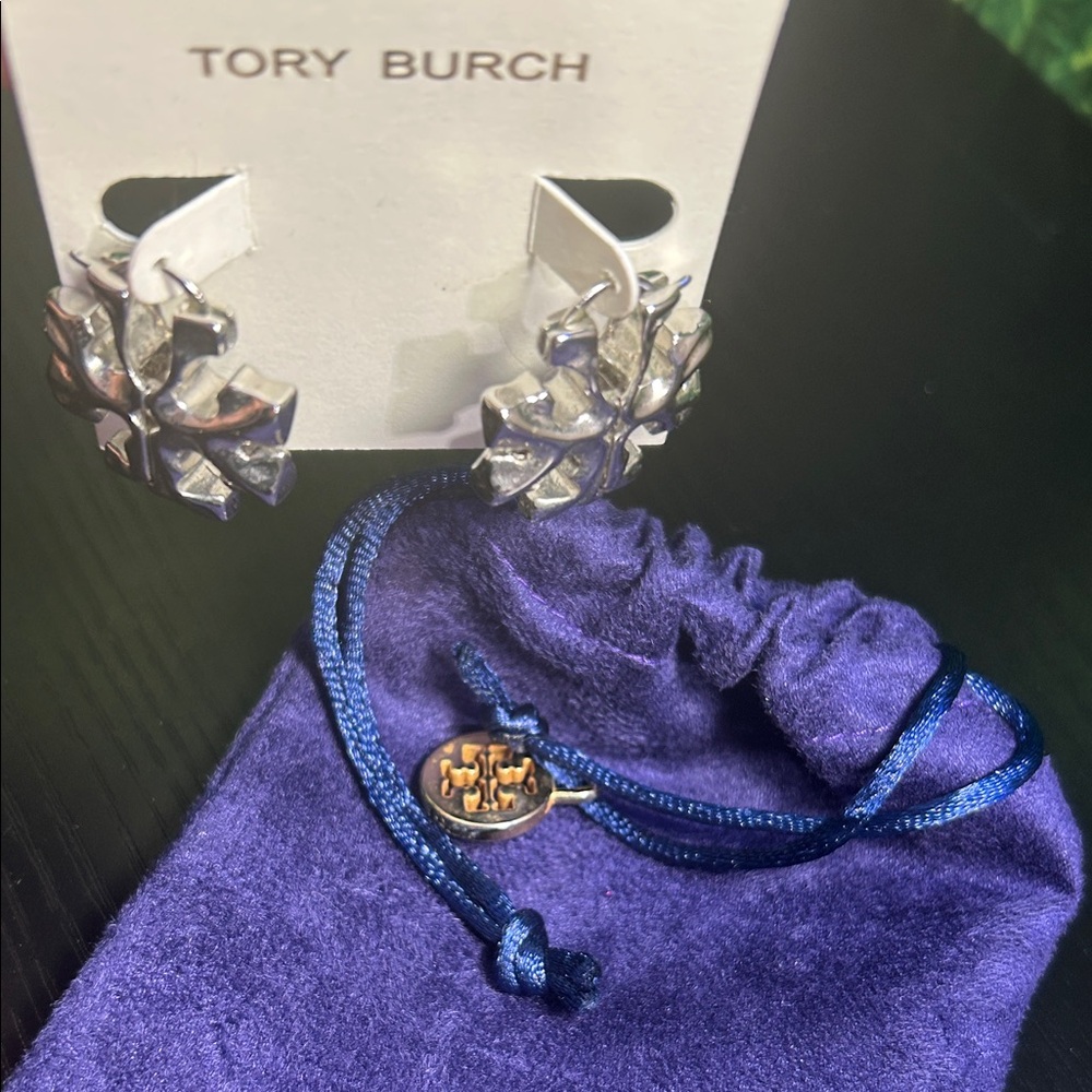 Tory Burch Roxanne Hidden Hinge Earrings - Silver - Picture 5 of 7